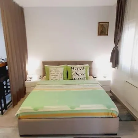 Brand New Entire Place In Center Of Zemun דירה בלגרד