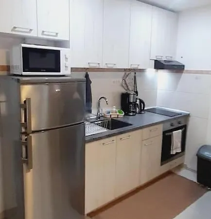 Brand New Entire Place In Center Of Zemun דירה בלגרד