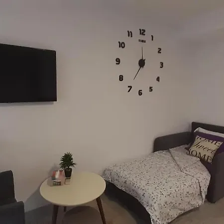 Brand New Entire Place In Center Of Zemun Апартаменты