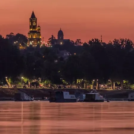 Brand New Entire Place In Center Of Zemun Белград