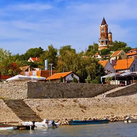 Brand New Entire Place In Center Of Zemun דירה