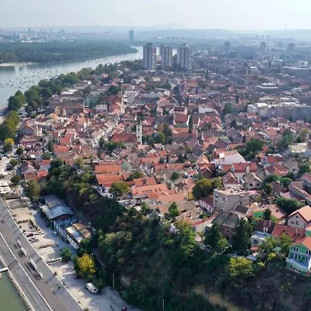 Brand New Entire Place In Center Of Zemun דירה *