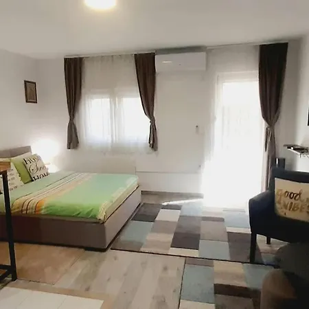 Brand New Entire Place In Center Of Zemun דירה בלגרד